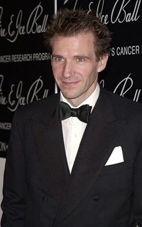 Ralph Fiennes Photo (  )    /  - 10