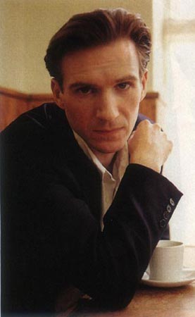 Ralph Fiennes Photo (  )    /  - 12