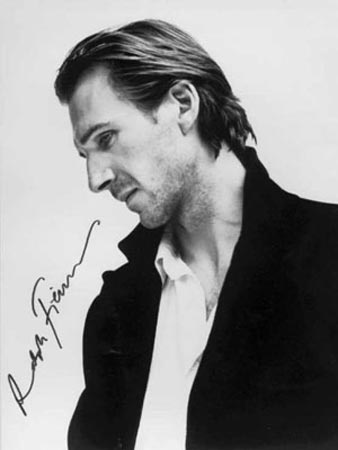 Ralph Fiennes Photo (  )    /  - 15