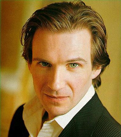 Ralph Fiennes Photo (  )    /  - 30