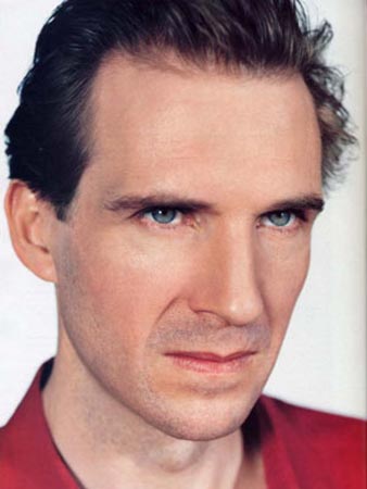 Ralph Fiennes Photo (  )    /  - 33