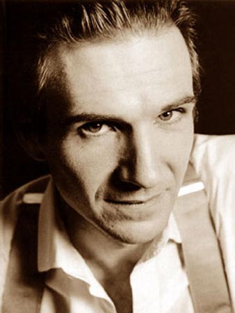 Ralph Fiennes Photo (  )    /  - 35