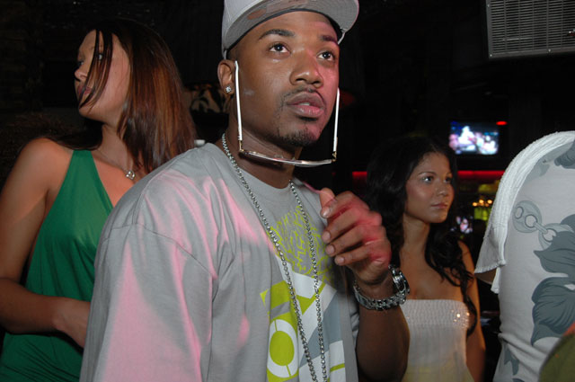 Ray J Photo (  )   /  - 4