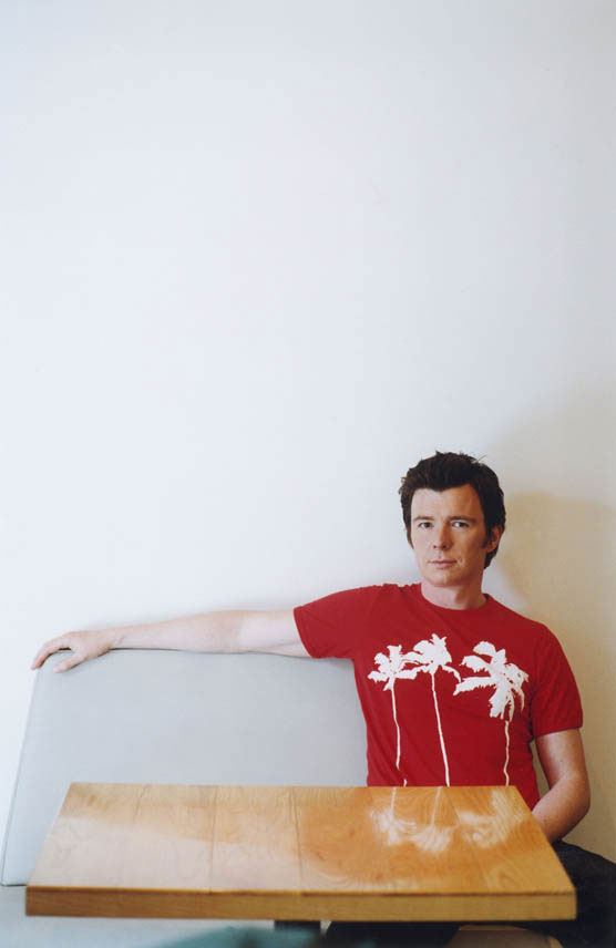 Rick Astley Photo (  )   /  - 3