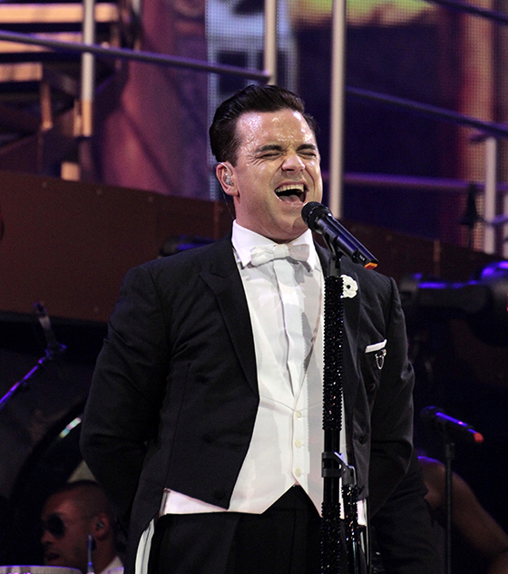 Robbie Williams Photo (  )   /  - 2