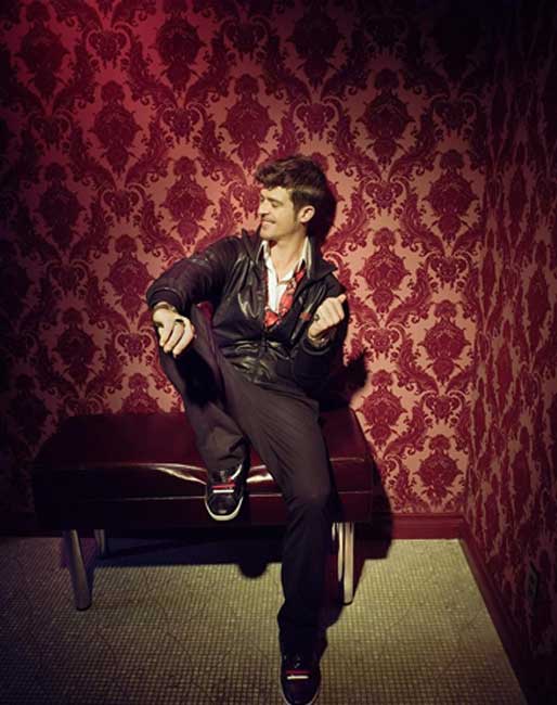 Robin Thicke Photo (  )   /  - 10