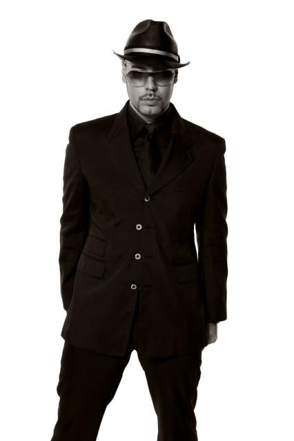 Roger Sanchez Photo (  )   /  - 4