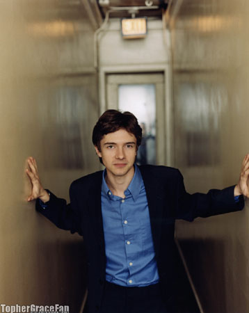 Topher Grace Photo (  )    /  - 22