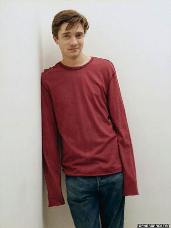 Topher Grace Photo (  )    /  - 28