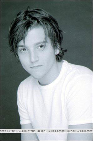 Diego Luna ( ) /  - 10