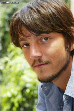 Diego Luna ( ) /  - 24