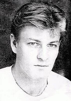 Sean Bean ( ) /  - 5