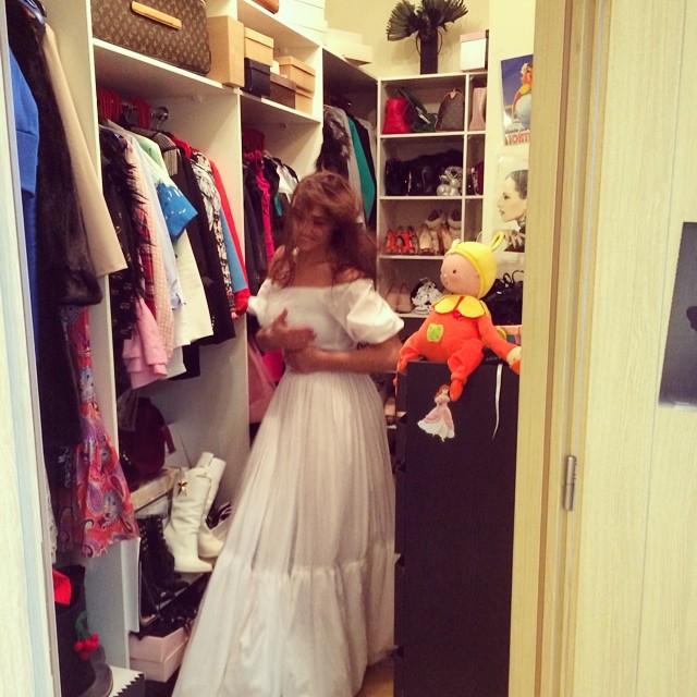 белое платье на счастье надела думала