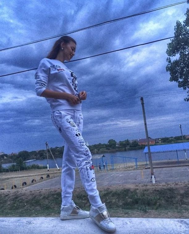   (Anastasiya Kostenko)  - ,    ,   /  - 411