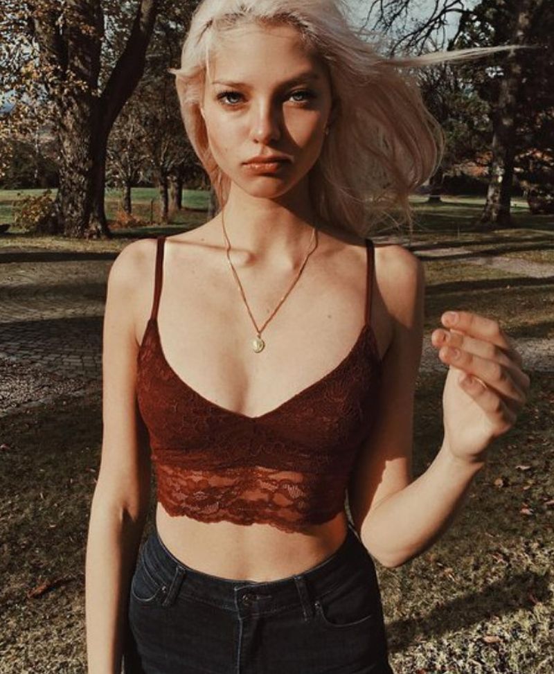   ( , Lesya Kafelnikova)  - ,    /  - 29