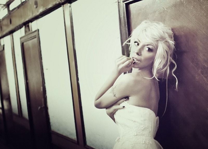   ( )  (Uliya Voys Photo)   /  - 42
