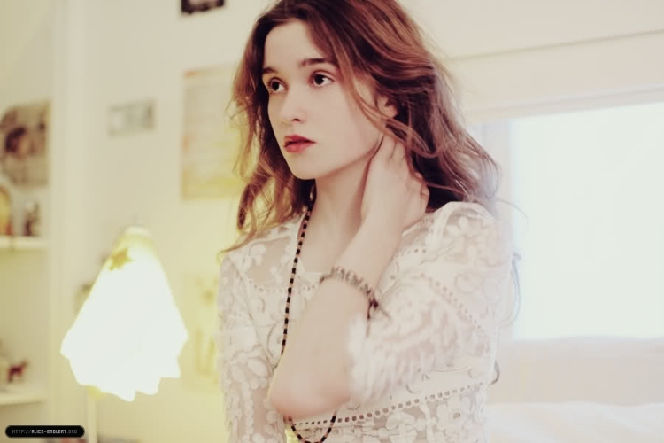 Alice Englert  Photo (  )  ,       /  - 15