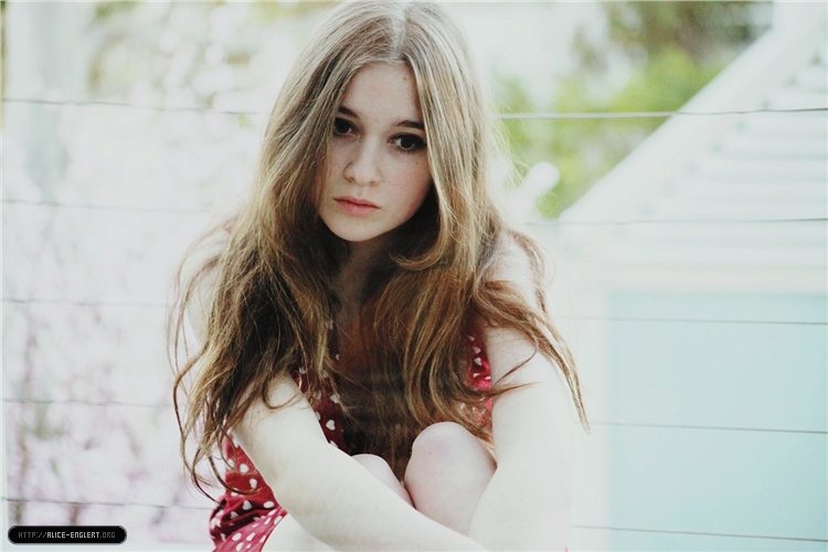 Alice Englert  Photo (  )  ,       /  - 20