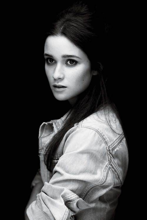 Alice Englert  Photo (  )  ,       /  - 22