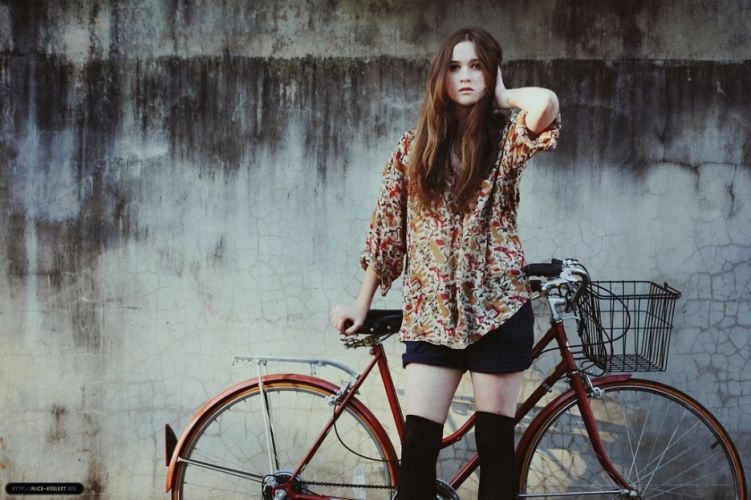 Alice Englert  Photo (  )  ,      