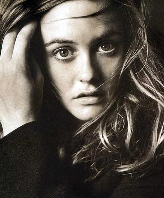 Alicia Silverstone Photo (  )   /  - 33