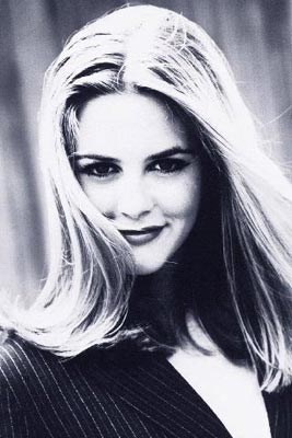 Alicia Silverstone Photo (  )   /  - 34