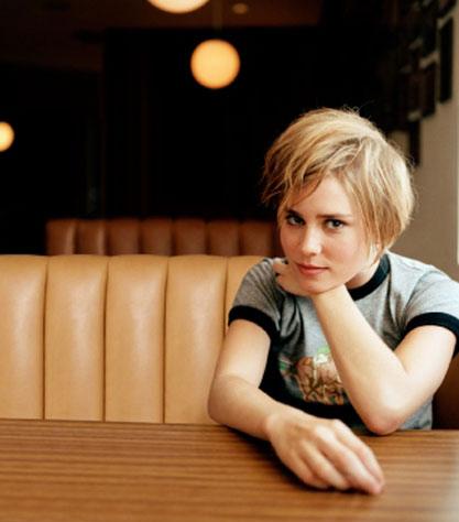 Alison Lohman Photo (  )   /  - 23