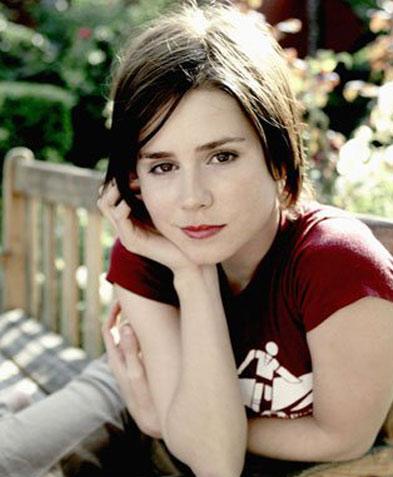 Alison Lohman Photo (  )   /  - 30