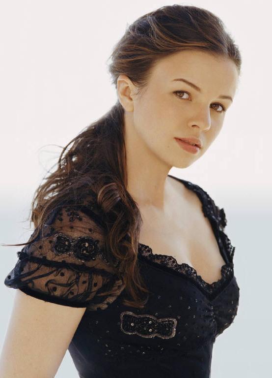 Amber Tamblyn Photo (  )   /  - 6