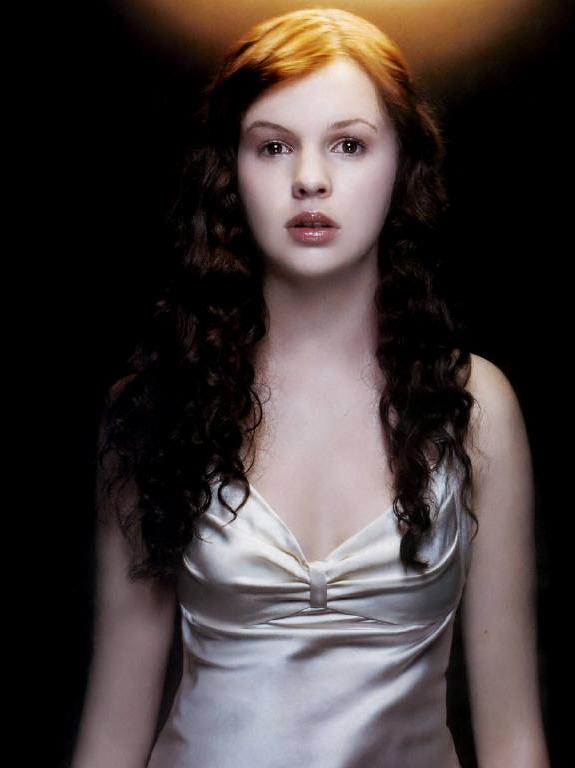 Amber Tamblyn Photo (  )   /  - 7