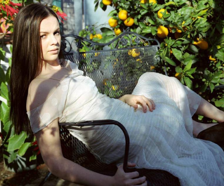 Amber Tamblyn Photo (  )   /  - 13