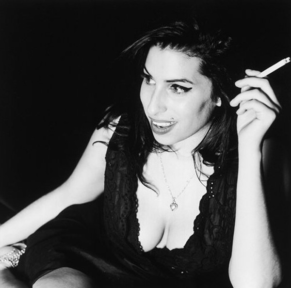 Amy Winehouse Photo (  )   /  - 5