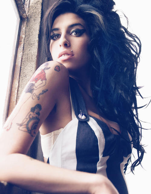 Amy Winehouse Photo (  )   /  - 10