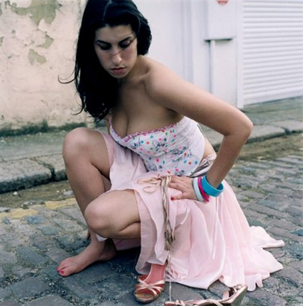 Amy Winehouse Photo (  )   /  - 11