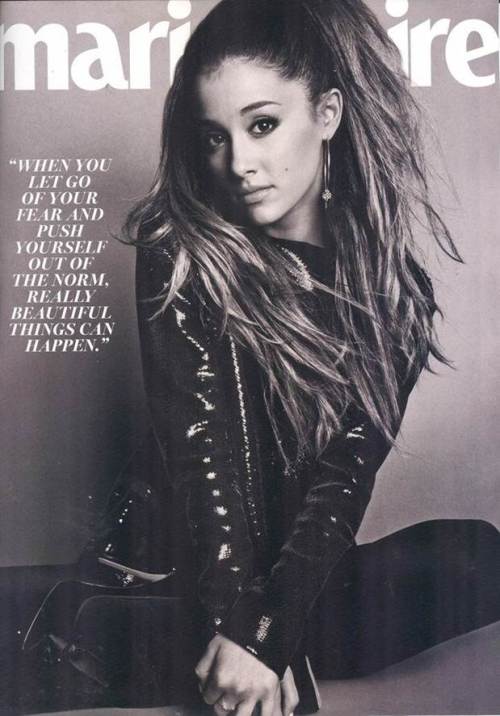 Ariana Grande Photo (  )  /  - 11