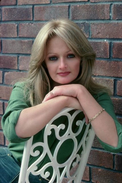 Bonnie Tyler Photo (  )   /  - 22