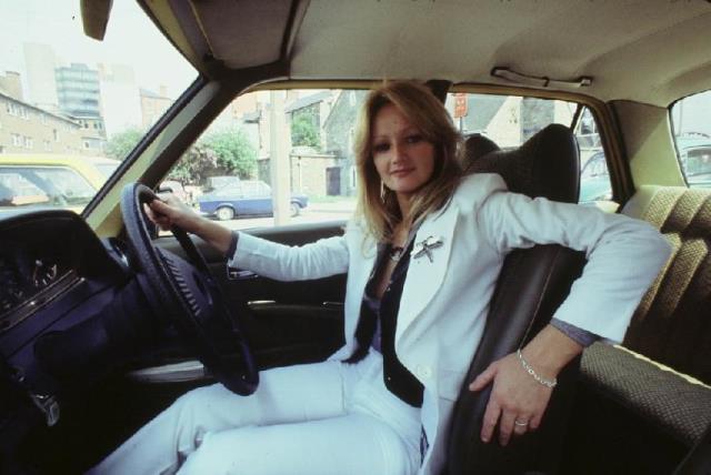 Bonnie Tyler Photo (  )   /  - 25