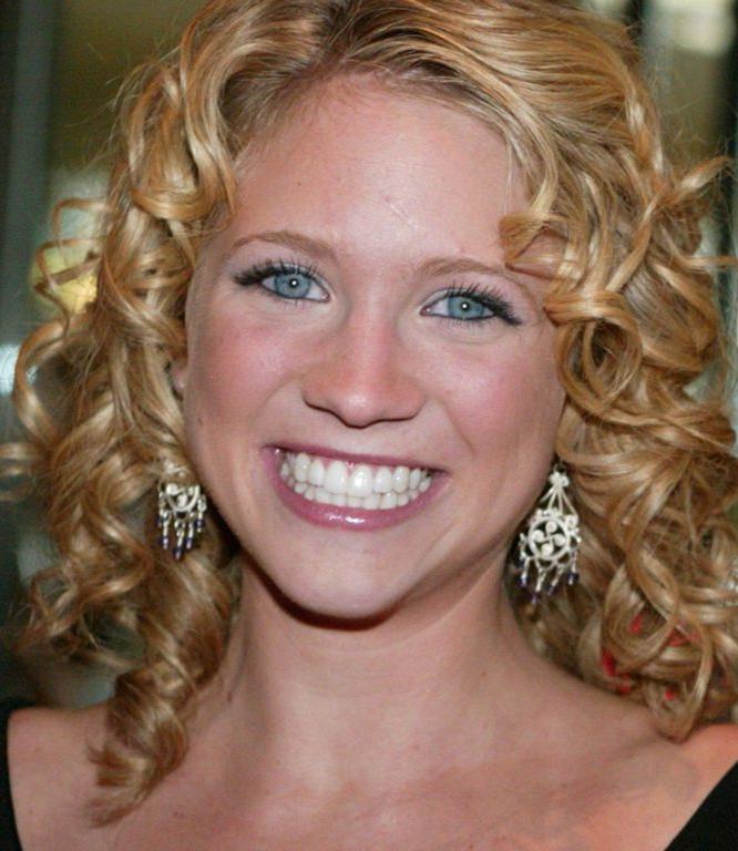 Brittany Snow Photo (  )   /  - 6