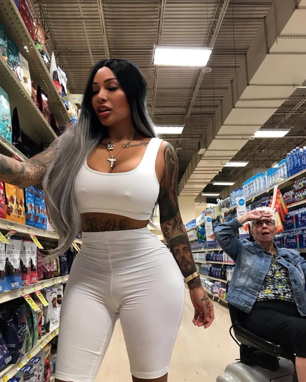   (Brittanya Razavi)  -     /  - 39