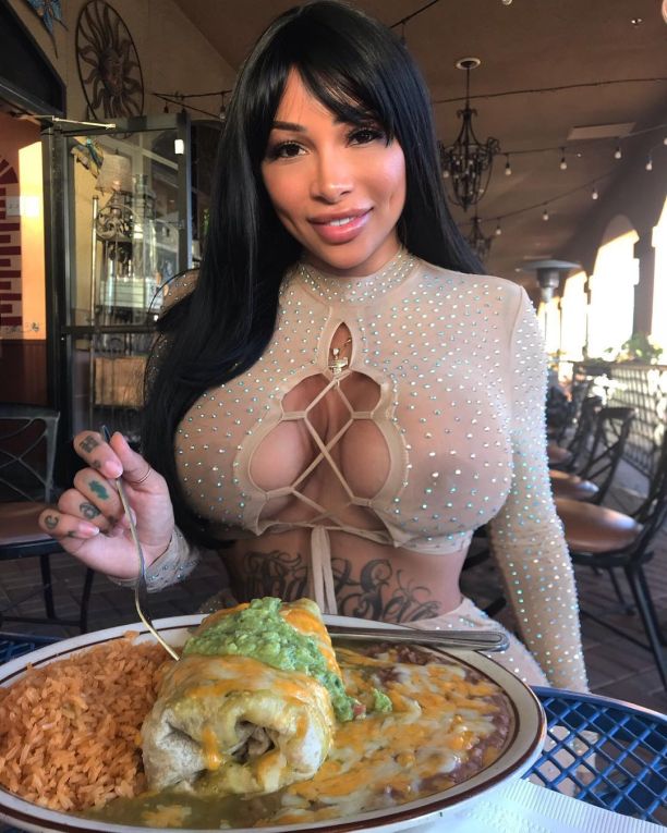   (Brittanya Razavi)  -     /  - 47