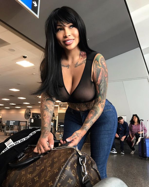   (Brittanya Razavi)  -     /  - 52