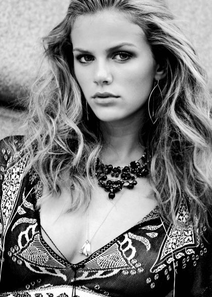 Brooklyn Decker Photo (  )   /  - 12