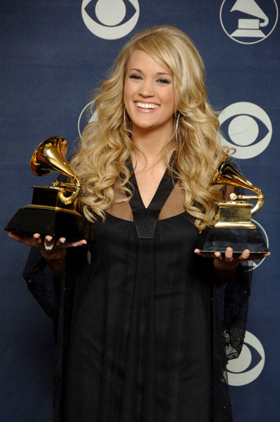 Carrie Underwood Photo (  )   /  - 7