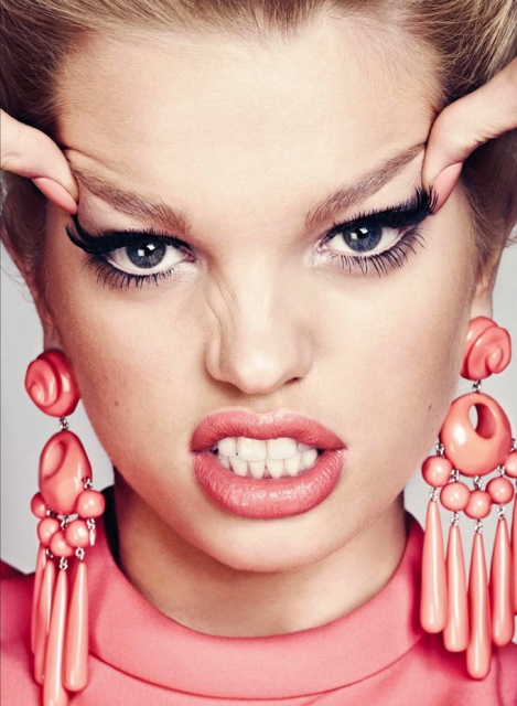 Daphne Groeneveld Photo (  )    /  - 41