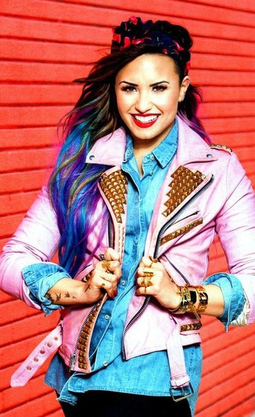 Demi Lovato Photo (  )     /  - 22