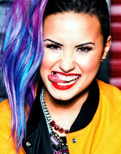 Demi Lovato Photo (  )     /  - 24