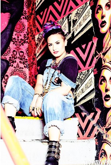 Demi Lovato Photo (  )     /  - 27