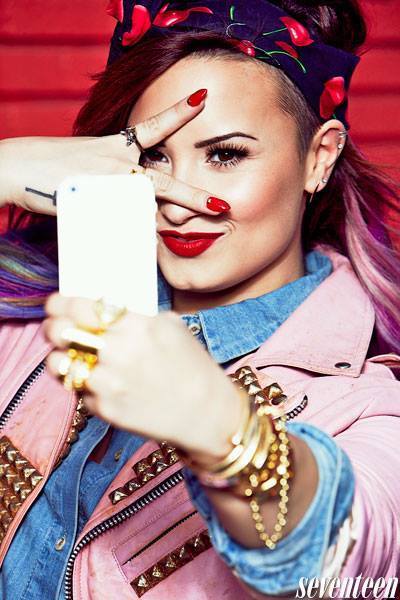 Demi Lovato Photo (  )     /  - 28