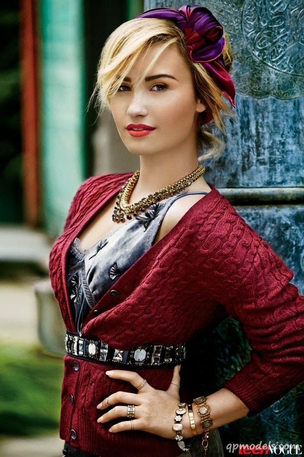 Demi Lovato Photo (  )     /  - 35