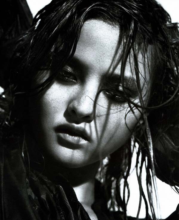 Devon Aoki Photo (  )     /  - 40